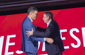 ep el presidente del gobierno y secretario general del psoe pedro sanchez y el ministro de