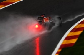 ep fernando alonso mclaren rodando bajolluviabelgica