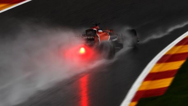 ep fernando alonso mclaren rodando bajolluviabelgica