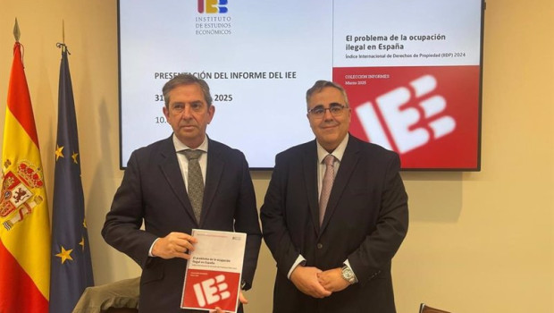 ep i d el presidente del instituto de estudios economicos inigo fernandez de mesa y su director
