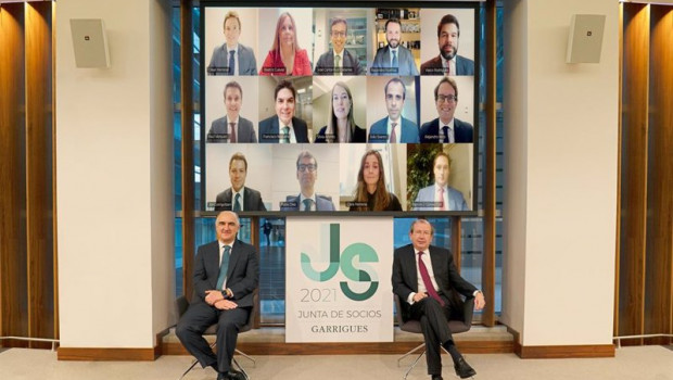 ep javier ybanez senior partner de garrigues y fernando vives presidente ejecutivo ante los nuevos