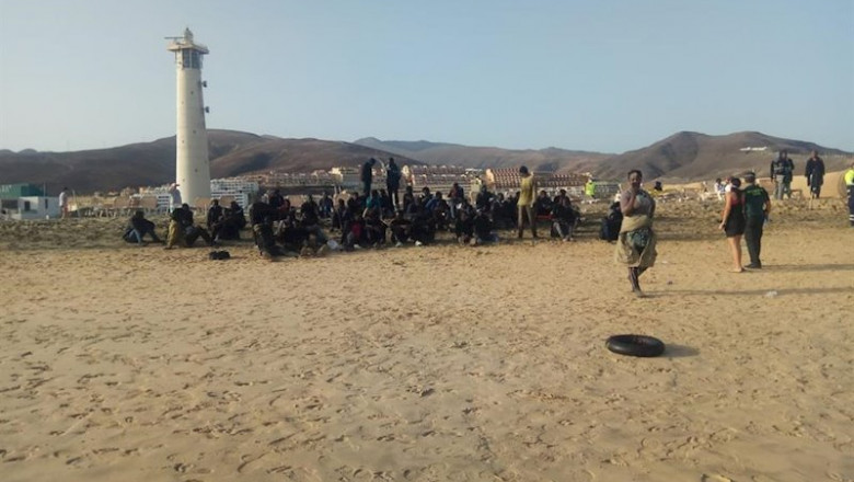 ep la guardia civil atiende a los migrantes llegados a fuerteventura este martes en una embarcacion