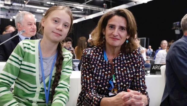 ep la joven activista sueca greta thunberg y la ministra para la transicion ecologica en funciones