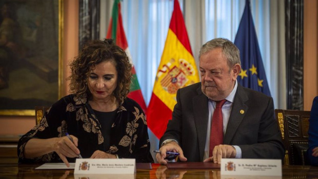 ep la ministra de hacienda y funcion publica maria jesus montero y el consejero de economia y