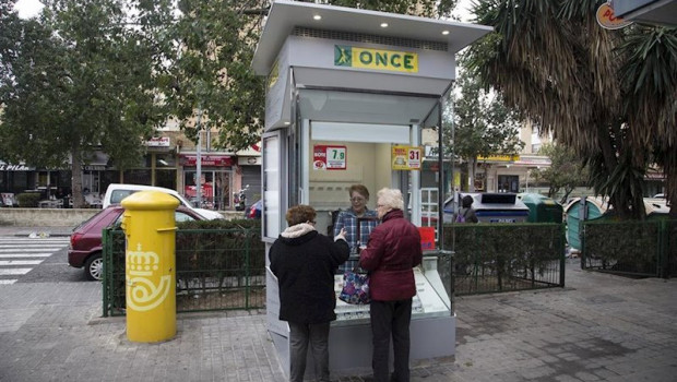 ep la once formara y dotara de proteccion a sus vendedores para recuperar la venta de loterias