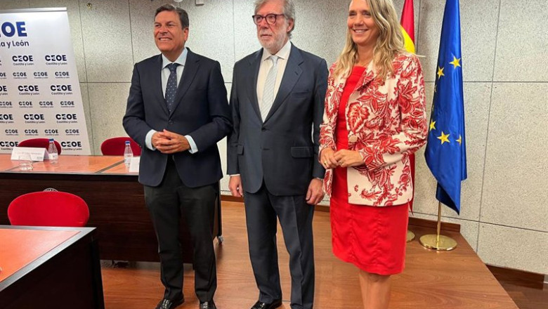 ep la presidenta de cepyme angela de miguel junto al presidente de ceoe castilla y leon santiago