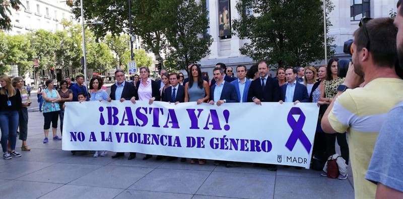 Minuto de silencio en Cibeles convocado por el Ayuntamiento de Madrid contra la violencia de género | EUROPA PRESS ep minuto de silencio en cibeles convocado por el ayuntamiento de madrid contra la violencia de