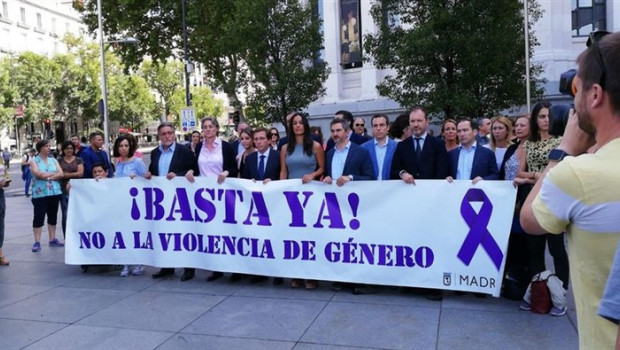 ep minuto de silencio en cibeles convocado por el ayuntamiento de madrid contra la violencia de