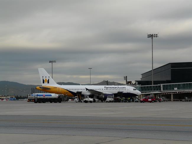 Uno De Los Aviones De La Compañía Inglesa Monarch | MONARCH ep unolos avionesla compania inglesa monarch