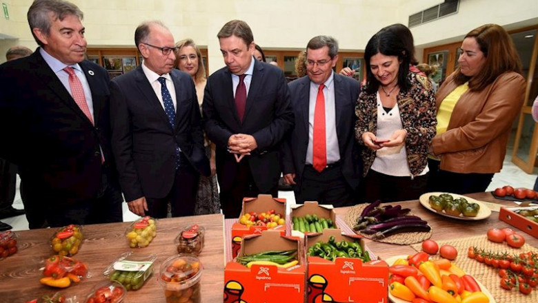ep visita del ministro de agricultura en funciones luis planas con el presidente de la diputacion