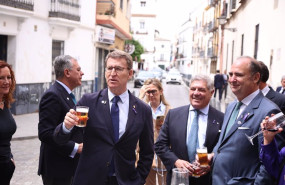 ep archivo   el presidente del pp alberto nunez feijoo i tomandose una cerveza en un centrico bar de