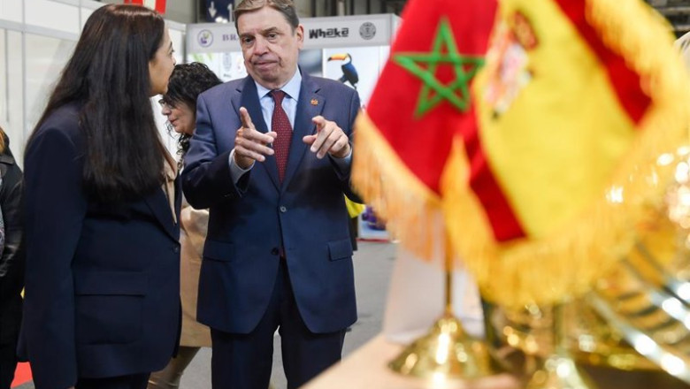 Archivo - La embajadora de Marruecos en España, Karima Benyaich y el ministro de Agricultura, Pesca y Alimentación, Luis Planas, visitan el Salón Gourmets, en Ifema Madrid, | Gustavo Valiente - Europa Press - Archivo ep archivo la embajadora de marruecos en espana karima benyaich y el ministro de agricultura pesca