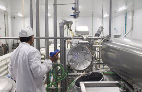 ep archivo   un operario trabajando en una fabrica 20240221092403