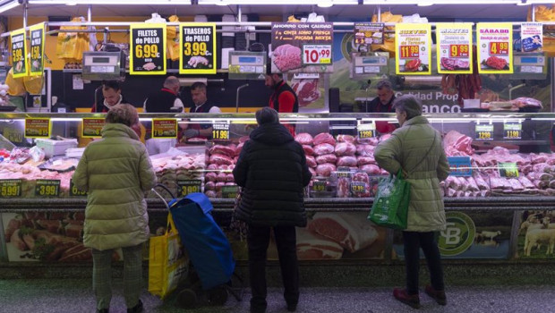 ep archivo   varias mujeres compran en una carniceria en un mercado a 15 de marzo de 2023 en madrid