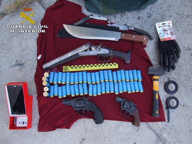 Armamento intervenido a los miembros de la banda. | GUARDIA CIVIL. ep armamento intervenidolos miembrosla banda