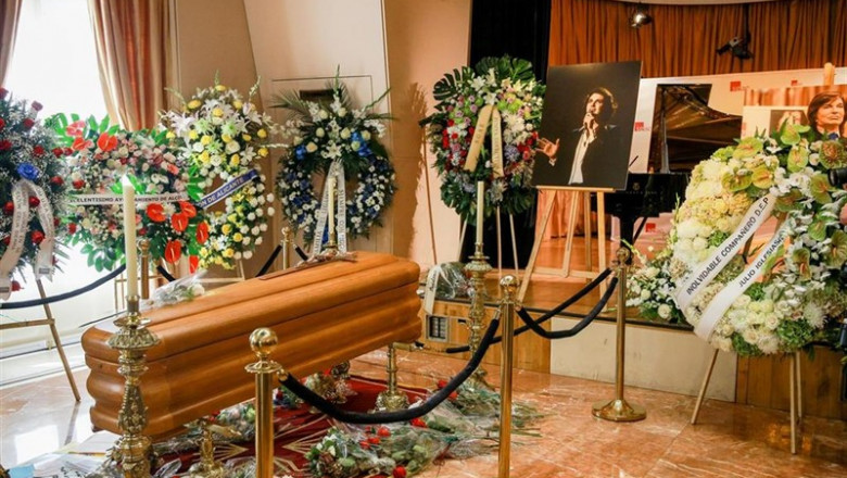 ep capilla ardiente de camilo sesto instalada en la sede de la sgae un dia despues de su