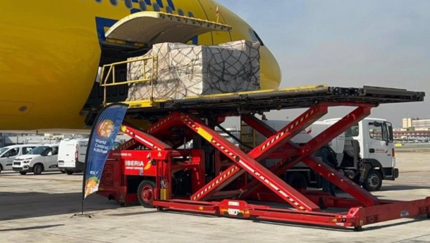 ep correos cargo e iberojet inician un segundo vuelo con ayuda humanitaria para los refugiados