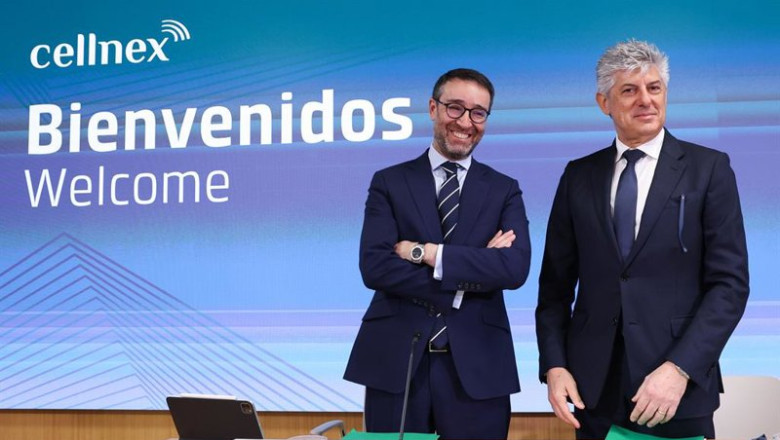 ep el cfo de cellnex raimon trias i y el consejero delegado de cellnex marco patuano d durante una