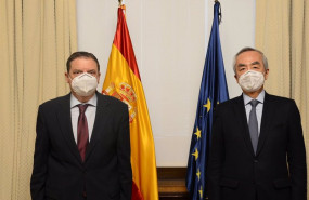 ep el ministro de agricultura pesca y alimentacion luis planas se reune con el nuevo embajador de