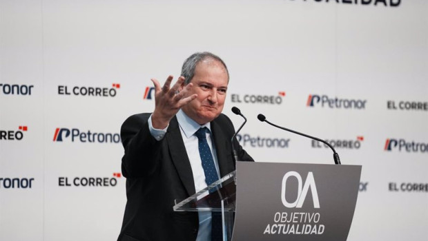 ep el ministro de industria y turismo jordi hereu en un foro organizado por el correo en bilbao