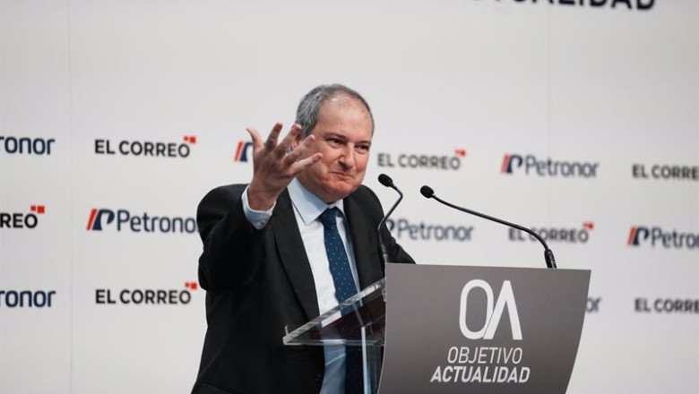 ep el ministro de industria y turismo jordi hereu en un foro organizado por el correo en bilbao