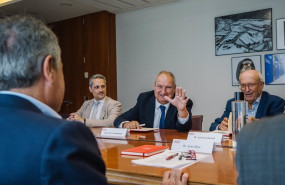 ep el ministro de industria y turismo jordi hereu visita la empresa carnica noel alimentaria