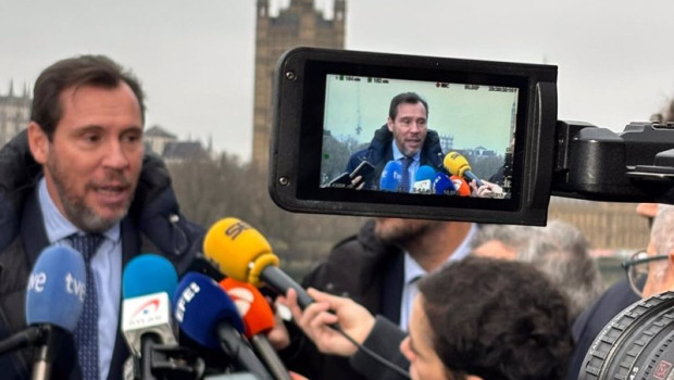 ep el ministro de transportes oscar puente atiende a los medios en londres