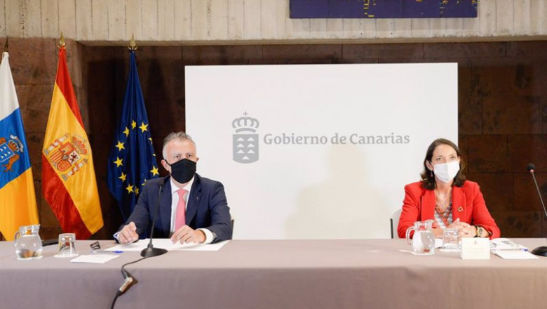 El presidente del Gobierno de Canarias, Ángel Víctor Torres, y la ministra de Industria, Turismo y Comercio, Reyes Maroto, durante su reunión para analizar la situación en la que se encuentra el archipiélago | ACFI ep el presidente del gobierno de canarias angel victor torres y la ministra de industria turismo y