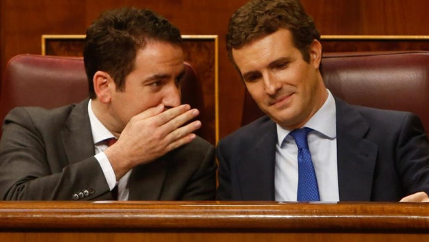 ep el secretario del pp teodoro garcia egea habla con el presidente del partido pablo casado tras su