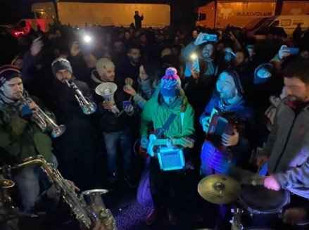 ep foto de un concierto de los manifestantes en girona a la altura de salt convocados por tsunami