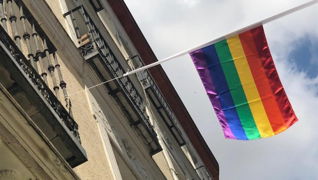 ep la bandera arcoiris en la celebracion del orgullo gay en madrid