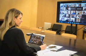 ep la portavoz del grupo popular en el congreso cayetana alvarez de toledo en una reunion con el