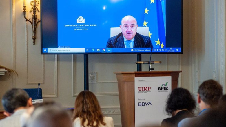 Luis de Guindos, Vicepresidente del BCE, durante su intervención por vía telemática en el curso de verano de la APIE en la UIMP de Santander. | APIE ep luis de guindos vicepresidente del bce durante su intervencion por via telematica en el curso de
