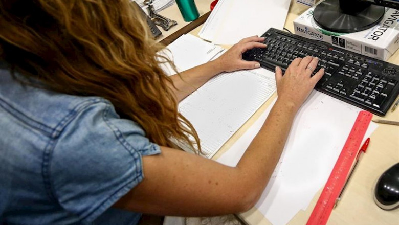 ep mujer trabajando ep mujer trabajando