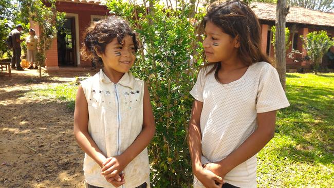 Niñas de la etnia indígena mbya guaraní en Paraguay | MARTA ISABEL GONZÁLEZ/MANOS UNIDAS ep ninasla etnia indigena mbya guarani en paraguay