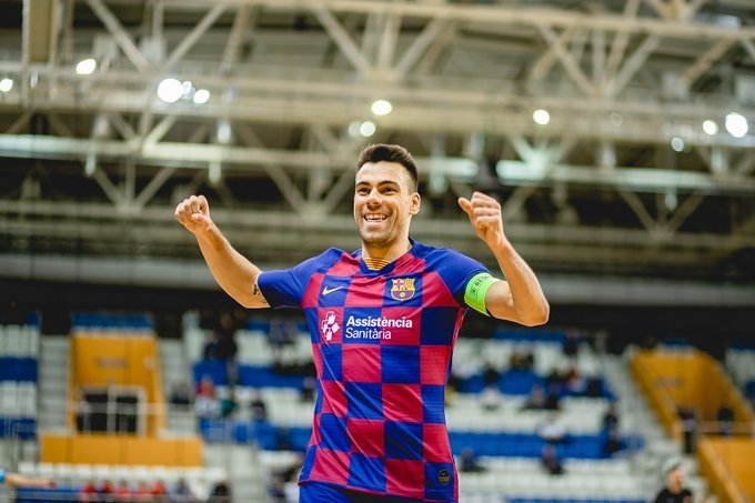 ep sergio lozano celebra un gol del bara en champions