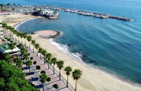 ep vista de una playa de la ciudad de marbella malaga