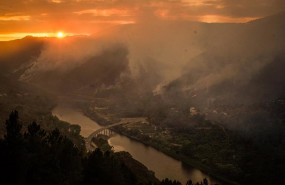 ep vista del humo del incendio a 26 de agosto de 2025 en turbeo lugo galicia espana
