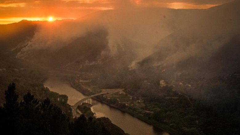 ep vista del humo del incendio a 26 de agosto de 2025 en turbeo lugo galicia espana ep vista del humo del incendio a 26 de agosto de 2025 en turbeo lugo galicia espana