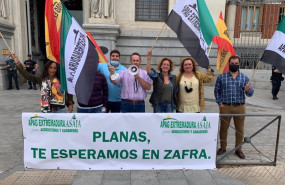 ep agricultores concentrados frente al ministerio de agricultura
