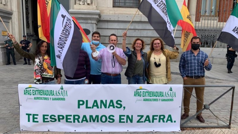 ep agricultores concentrados frente al ministerio de agricultura ep agricultores concentrados frente al ministerio de agricultura