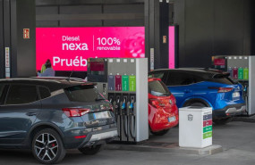 ep archivo   coches repostando en la estacion de servicio alfonso xiii de repsol