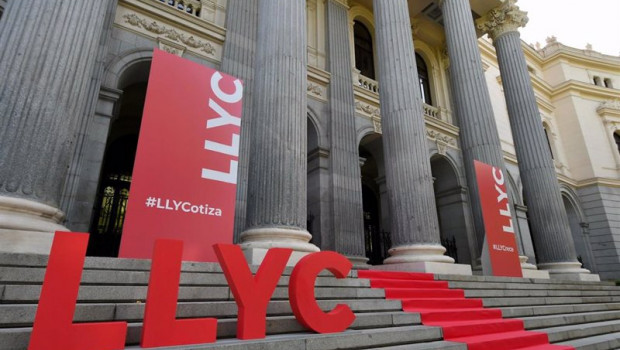 ep archivo el palacio de la bolsa decorado con el logo de llyc ep archivo el palacio de la bolsa decorado con el logo de llyc