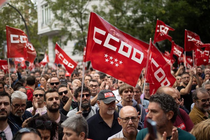 Economía/Laboral.- CCOO y UGT se concentran mañana ante la CEOE para ...