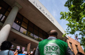 ep archivo protesta de stop desahucios ante los juzgados ep archivo protesta de stop desahucios ante los juzgados
