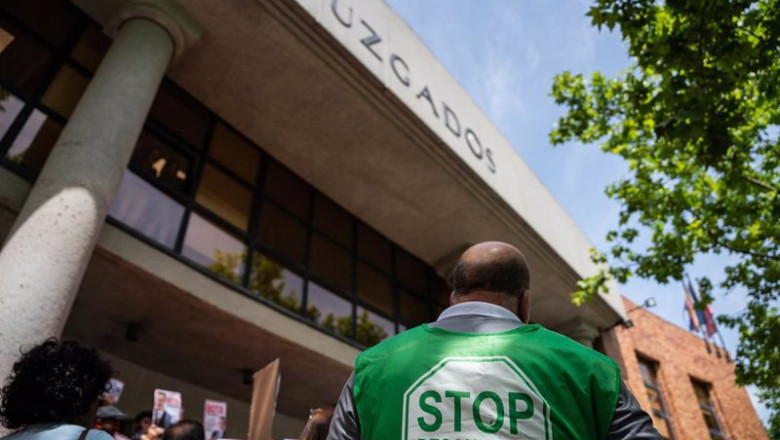 ep archivo protesta de stop desahucios ante los juzgados ep archivo protesta de stop desahucios ante los juzgados