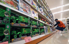 ep archivo   un dependiente de una tienda de juguetes