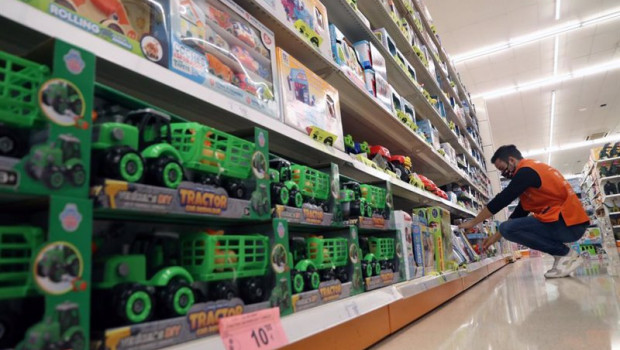 ep archivo   un dependiente de una tienda de juguetes