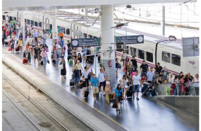 ep archivo   viajeros de renfe en una estacion de alta velocidad