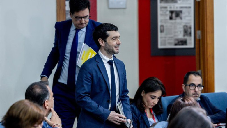 El ministro de Derechos Sociales, Consumo y Agenda 2030, Pablo Bustinduy, a su llegada a la rueda de prensa posterior al Consejo de Ministros de este martes, 24 de febrero | Ricardo Rubio - Europa Press ep el ministro de derechos sociales consumo y agenda 2030 pablo bustinduy a su llegada a la rueda de